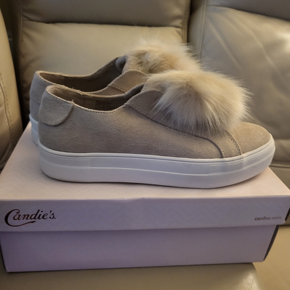 Size 8.5 cream women's sneaker with fur